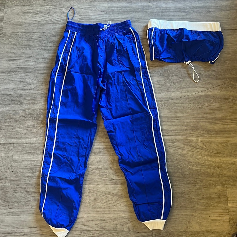 WINDBREAKER PANTS AND CROP TOP SET MATCHING SET